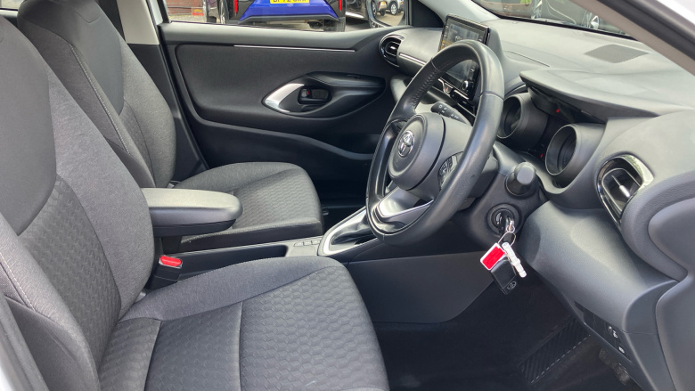 Toyota Yaris 1.5 Hybrid Design 5dr CVT Hybrid Hatchback